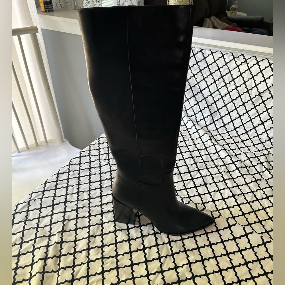 Women’s cowgirl riding boots